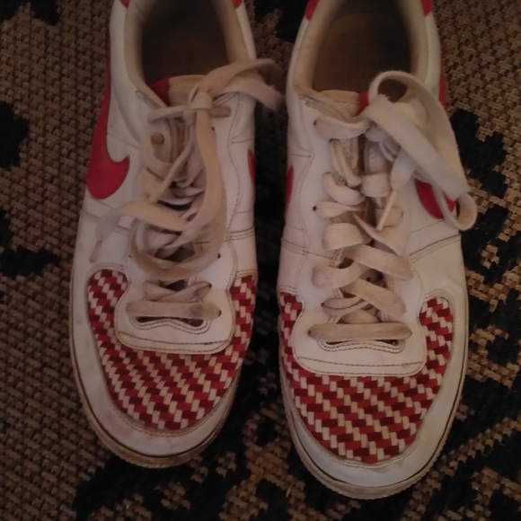 Women's Pink and White Nike Shoes 11 - Picture 2 of 4